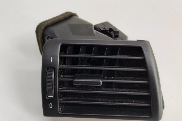 Gura de ventilație planșa de bord BMW 3 Compact E46 2001 OEM: 8361898 30031932