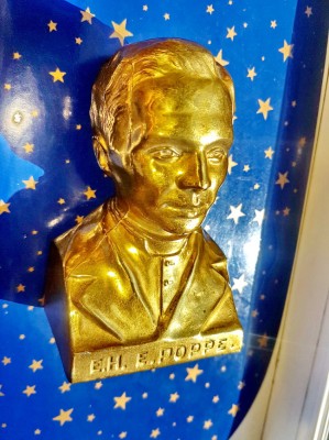 C344-Statuieta bust E.H.E.Poppe metal aurit. Preot al religiei catolice belgiene foto