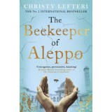 Cartea "The Beekeeper of Aleppo" de Christy Lefteri - Povestea supravietuirii in Siria razboiului, 377 pagini, 2020, Editie Engleza