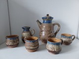 Set ceramica Belgia vintage, anii 70, fat lava, 4 cani de ceai/cafea + carafa lapte + ceainic, seamat si cu eticheta Made in Belgium