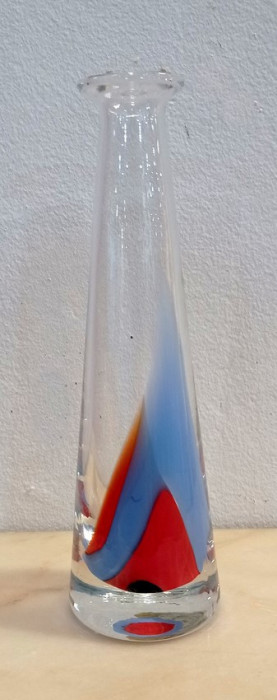 Vaza mica fina sticla cu insertie color
