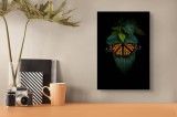 Tablou Canvas Fluture pe Frunze Verzi Natură Contrast Eleganță, 26 x 39 cm, CMCLASS
