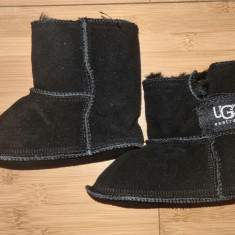 Botosi Cizme negre imblanite fata baiat UGG piele intoarsa 9/12 luni noi