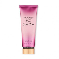 Lotiune de corp parfumata, Victoria&#039;s Secret, Pure Seduction, Juiced Plum &amp; Crushed Freesia, 236 ml