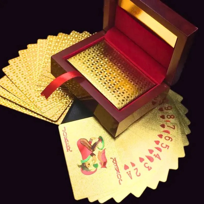 Carti de Joc Placate cu Aur 24K si cutie eleganta din lemn