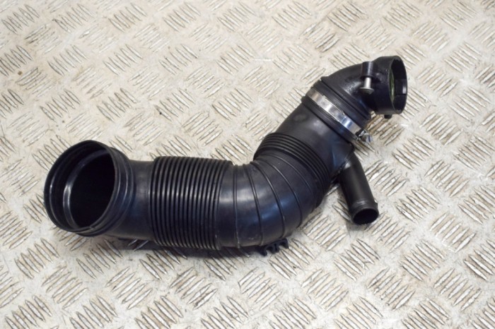 Tub de admisie aer SKODA KAMIQ 2021 OEM: 3C0129654 14936682