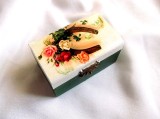 Cutie din lemn decorata cu trandafiri si potcoava 38273