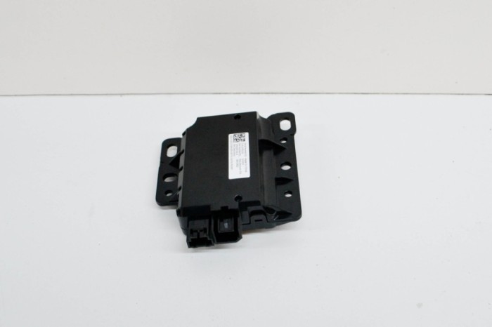 Unitate de control USB/AUX TESLA MODEL 3 2018 OEM: 1093295-00-A 14896478
