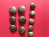 lot 11 nasturi militari Infanterie Romania Regala , 6 mari ,5 mici ,stare excelenta