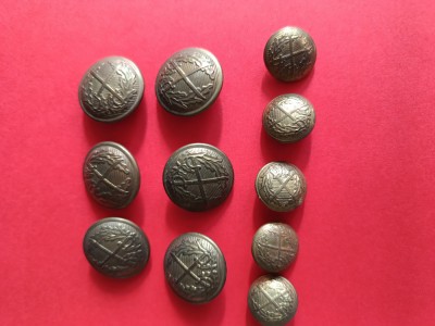 lot 11 nasturi militari Infanterie Romania Regala , 6 mari ,5 mici ,stare excelenta foto