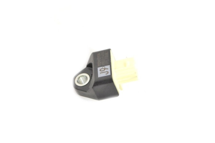 Senzor de impact st&acirc;nga spate TOYOTA C-HR _X1_ 2018 OEM: 89831-F4030 13720599