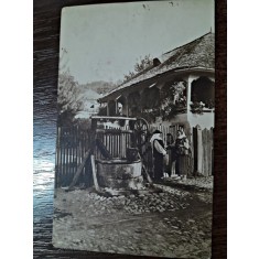 Fotografie tip Carte Postala, femei in costum popular in zona rurala, necirculata