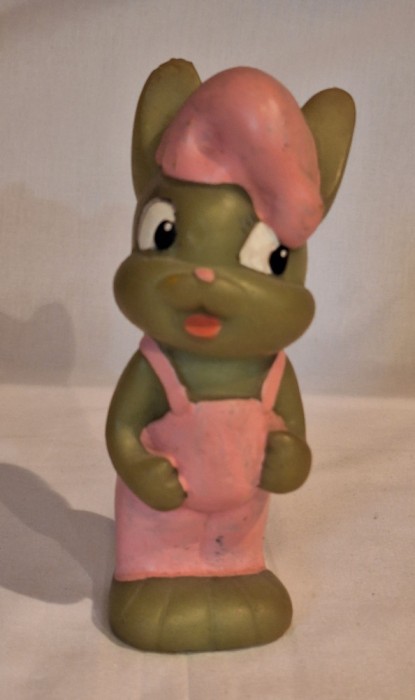 IEPURE in salopeta si fes roz - figurina Aradeanca, jucarie veche anii 1970