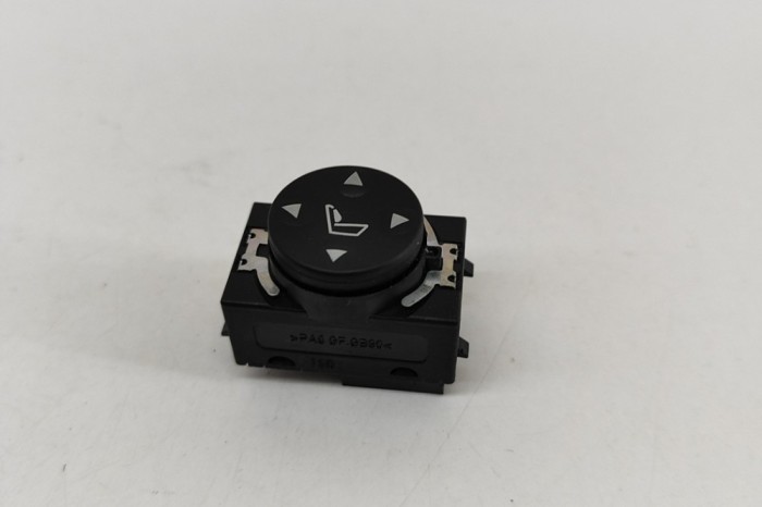 Buton de control scaun dreapta LAND ROVER RANGE ROVER III L322 2012 OEM: 8360877 25216860