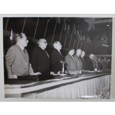 PALMIRO TOGLIATTI si LUIGI LONGO LA INTONAREA &#039; INTERNATIONALEI &#039; , CONGRESUL AL VIII - LEA AL P.C.I. , ROMA , FOTOGRAFIE DE PRESA , 1956