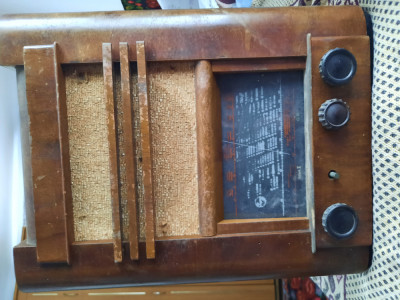 Philips 4B ; Z3015/2 , aparat de radio vechi pe lampi, vintage, retro foto