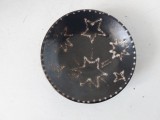 Bol Ceramică Artizanală &ndash; Finisaj Negru cu Stele Rustice, Stil HAAPA, Tavă Bijuterii / Trinket Tray, Lucrat Manual, Diametru 12 cm, Decor Minimalist