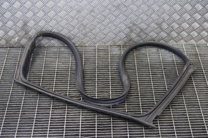 Garnitura ușă st&acirc;nga spate MASERATI GHIBLI M157 2014 OEM: 72340,B249 | 11456390