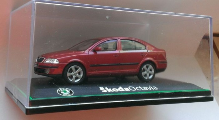 Macheta Skoda Octavia 2 Sedan (rosu) - Abrex 1/43