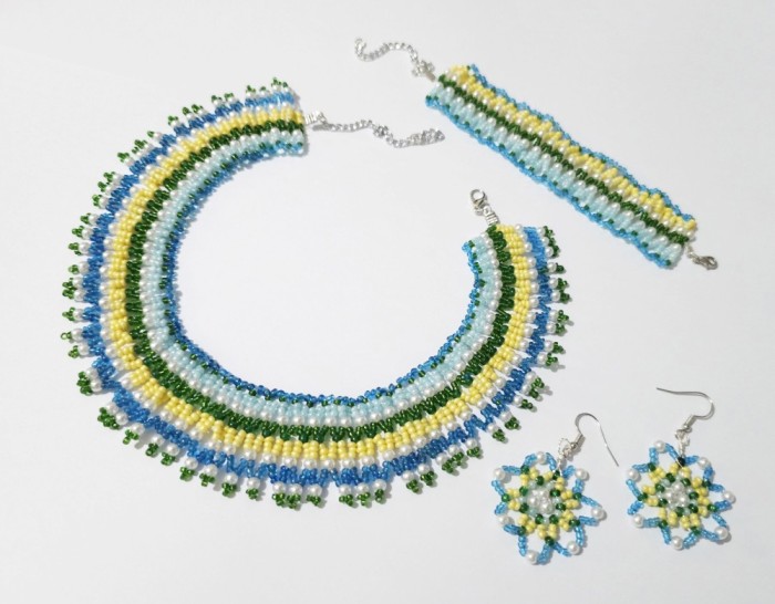 Set traditional lat albastru verde margele nisip, unicat, baza gatului