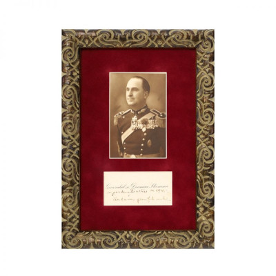 Generalul Nicolae Scarlat Stoenescu, fotografie tip carte poștală și cartea de vizită cu &amp;icirc;nsemnare olografă, 1875-1941 foto