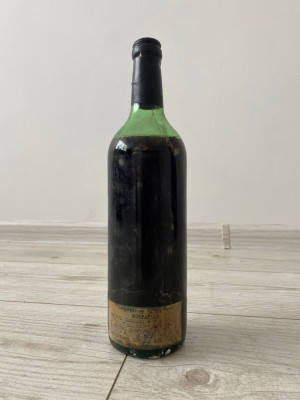 Sticla de vin de colectie foto