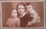 Mama cu copii// Foto Modern Ploesti, tip CP, Romania 1900 - 1950, Portrete