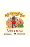 Carte Ursul e postas. Povesti din padurea de stejar, Julia Donaldson, Axel Scheffler, Carte cu clapete pentru copii mici