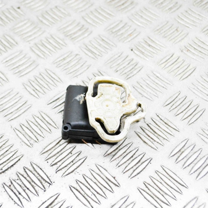 Motoras clapetă aeroterma AUDI A8 D3 4E2, 4E8 2003 OEM: 0132801323 13937108