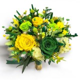 Buchet flori rezistent, cu 11 trandafiri criogenati, hortensie,plante stabilizate delicate , ideal pentru ocazii speciale