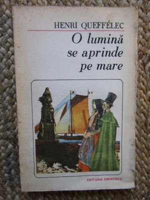 Henri Queffelec - O lumina se aprinde pe mare foto