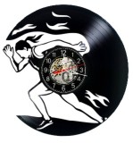 Ceas de perete decorativ realizat din disc de vinil, Model Atletism Alergare Sportiva Sprint Flacari, Negru, 30 cm