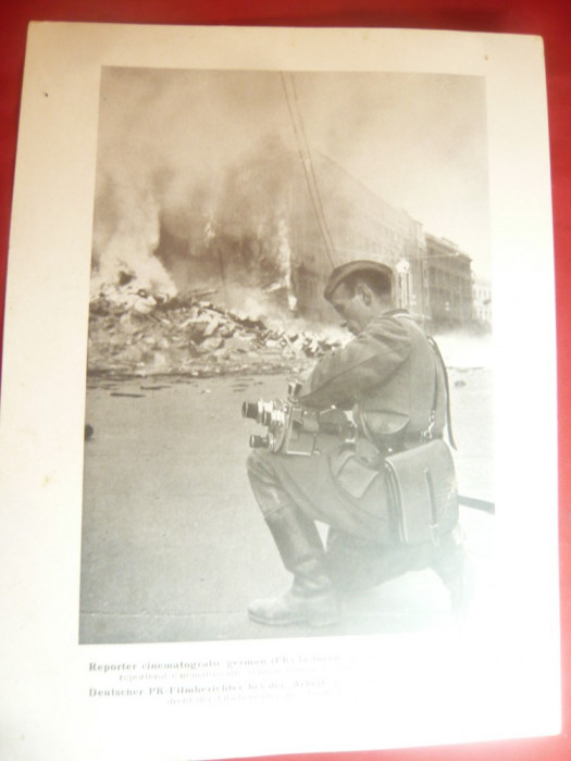 Fotografie ww2 tiparita -Reporter german in mijlocul strazilor incendiate ,dim