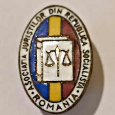 INSIGNA ASOCIATIA JURISTILOR DIN REPUBLICA SOCIALISTA ROMANIA JUSTITIE
