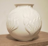 Vaza vintage, portelan mat biscuit, Kaiser, designer Mikaela Frey