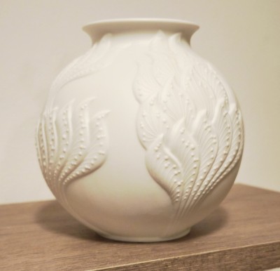 Vaza vintage, portelan mat biscuit, Kaiser, designer Mikaela Frey foto