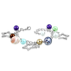 Brățară - perle sintetice, bile &icirc;n două culori, contururi de stele și flori