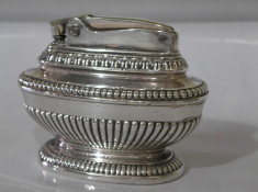 Colectie- Superba bricheta veche argintata,de masa, RONSON Queen Anne !- 2 buc foto