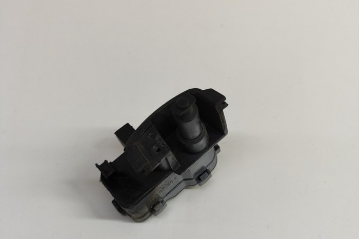 &Icirc;ncuietoare capac rezervor VW SHARAN 7N1, 7N2 2011 OEM: 7N0810773A 30642547