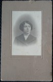 Fotografie tip CDV, Femeie cu parul strans, perioada interbelica