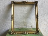 arta / design / vintage - Rama veche model deosebit din lemn cu ornamente din ipsos pentru tablouri, fotografii, goblene, acte, documente sau diverse