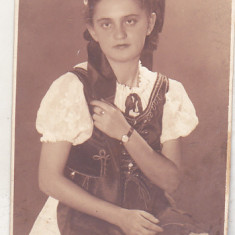 bnk foto - Fata in costum popular maghiar - anii `30