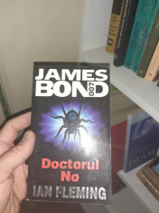 James Bond: Doctorul No - Ian Fleming foto