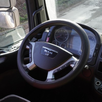 Husa Volan Camion Piele Ecologica Perforata Negru 44-48 Cm foto