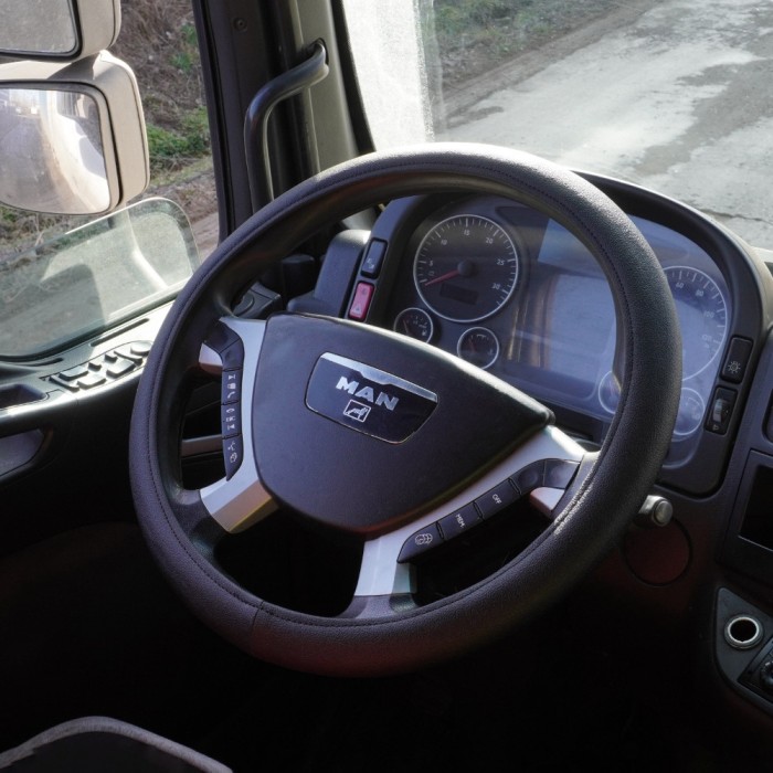 Husa Volan Camion Piele Ecologica Perforata Negru 44-48 Cm