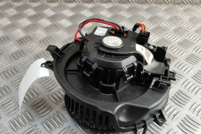 Ventilator aeroterma SKODA KAROQ NU7 2024 OEM: 5WC819015,5Q0907521F | 31846176 foto