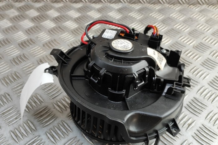 Ventilator aeroterma SKODA KAROQ NU7 2024 OEM: 5WC819015,5Q0907521F | 31846176