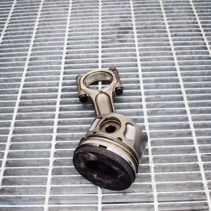 Piston VOLVO V50 MW 2008 OEM: 8653658 2706783