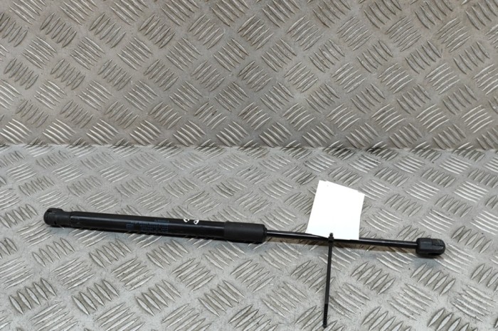 Amortizor capota dreapta față MASERATI GHIBLI M157 2016 OEM: 670008872 26957021