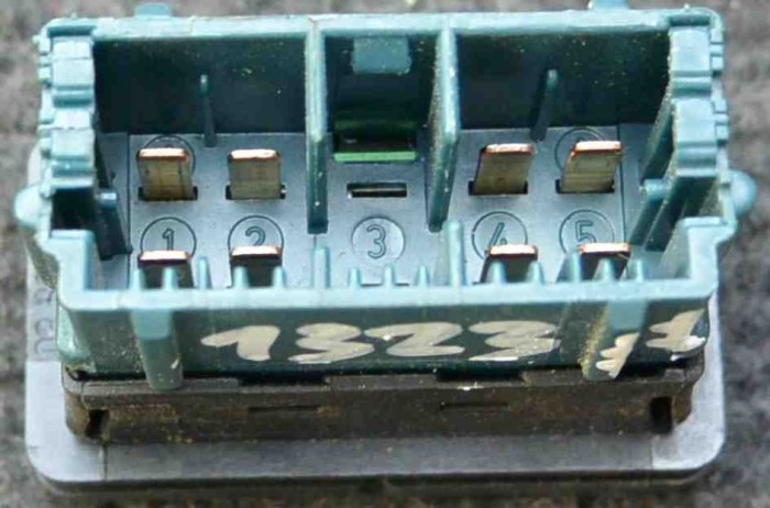 Comutator CITRO&Euml;N XSARA PICASSO N68 2001 OEM: AVRIL1 1598228